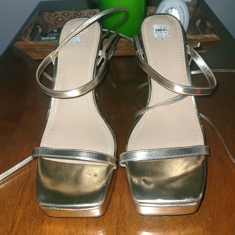 New BP Heels sz 11